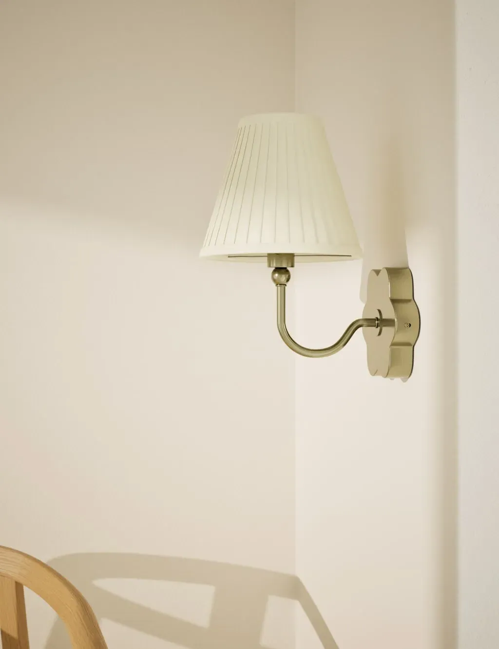 Wall Light with Curved Arm - Antique Brass, Metal image