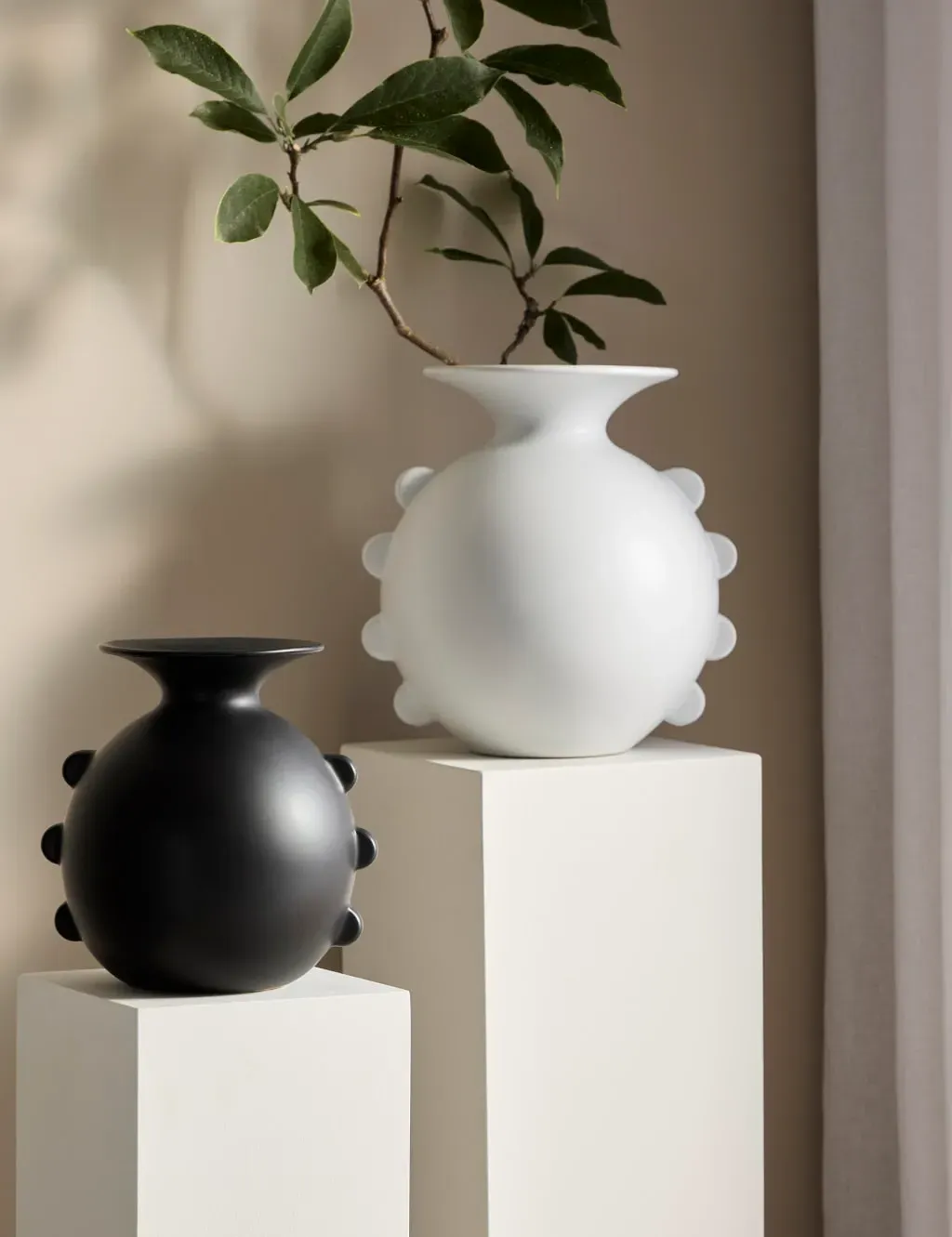 Scallop Edge Ceramic Bouquet Vase - Black