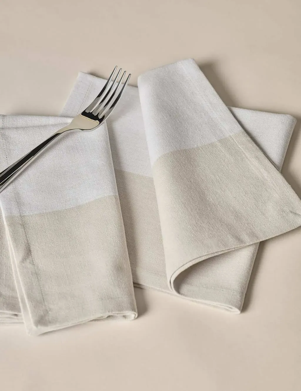 Set of 4 Woven Napkins with Banded Edge - White