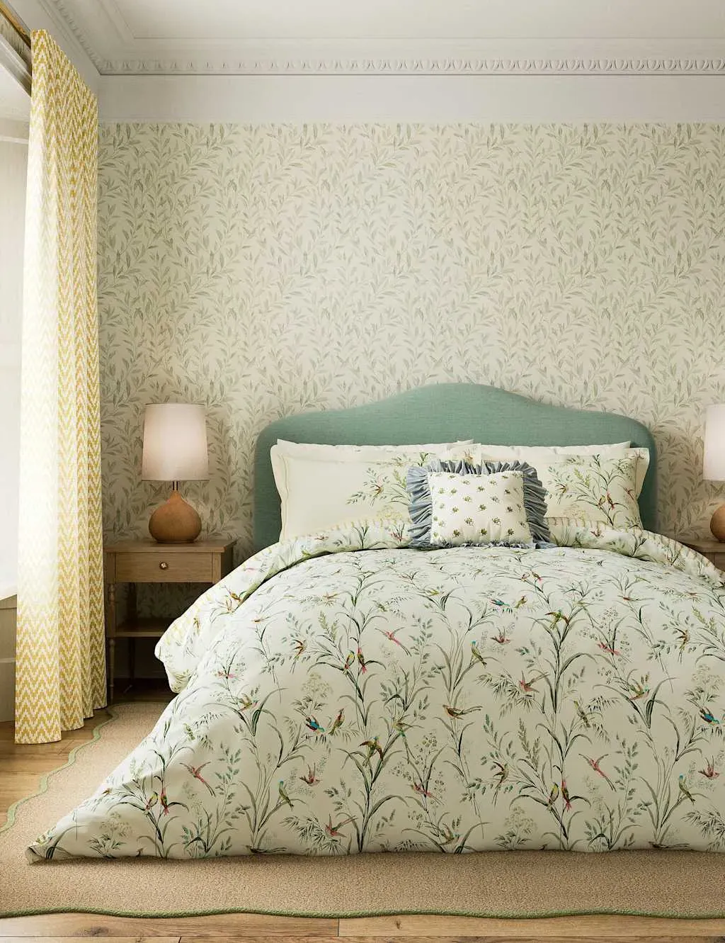 Double Bedding Set with Frilly Detail - Multi