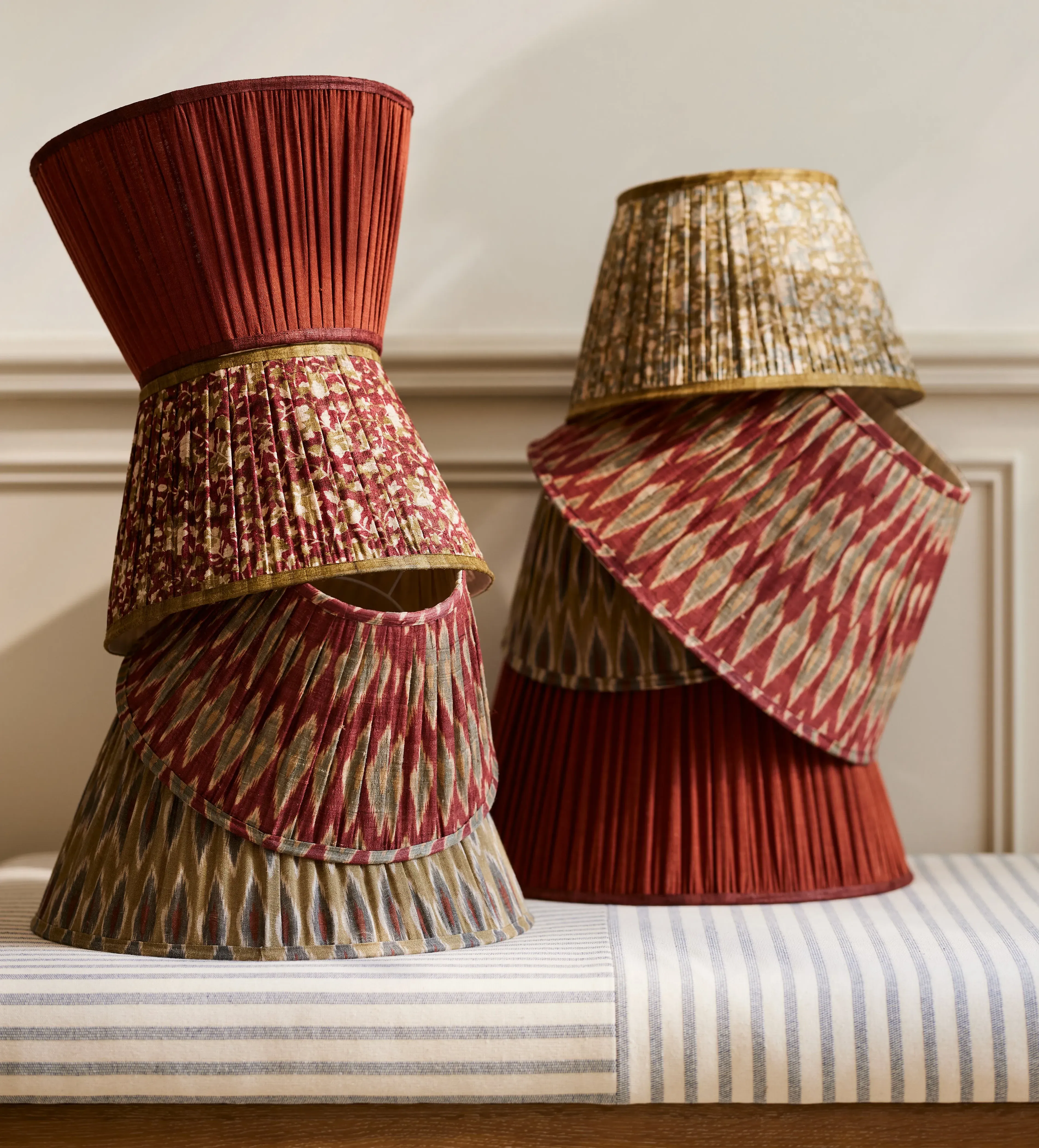 35cm Lampshade with Floral Pattern - Red, Silk