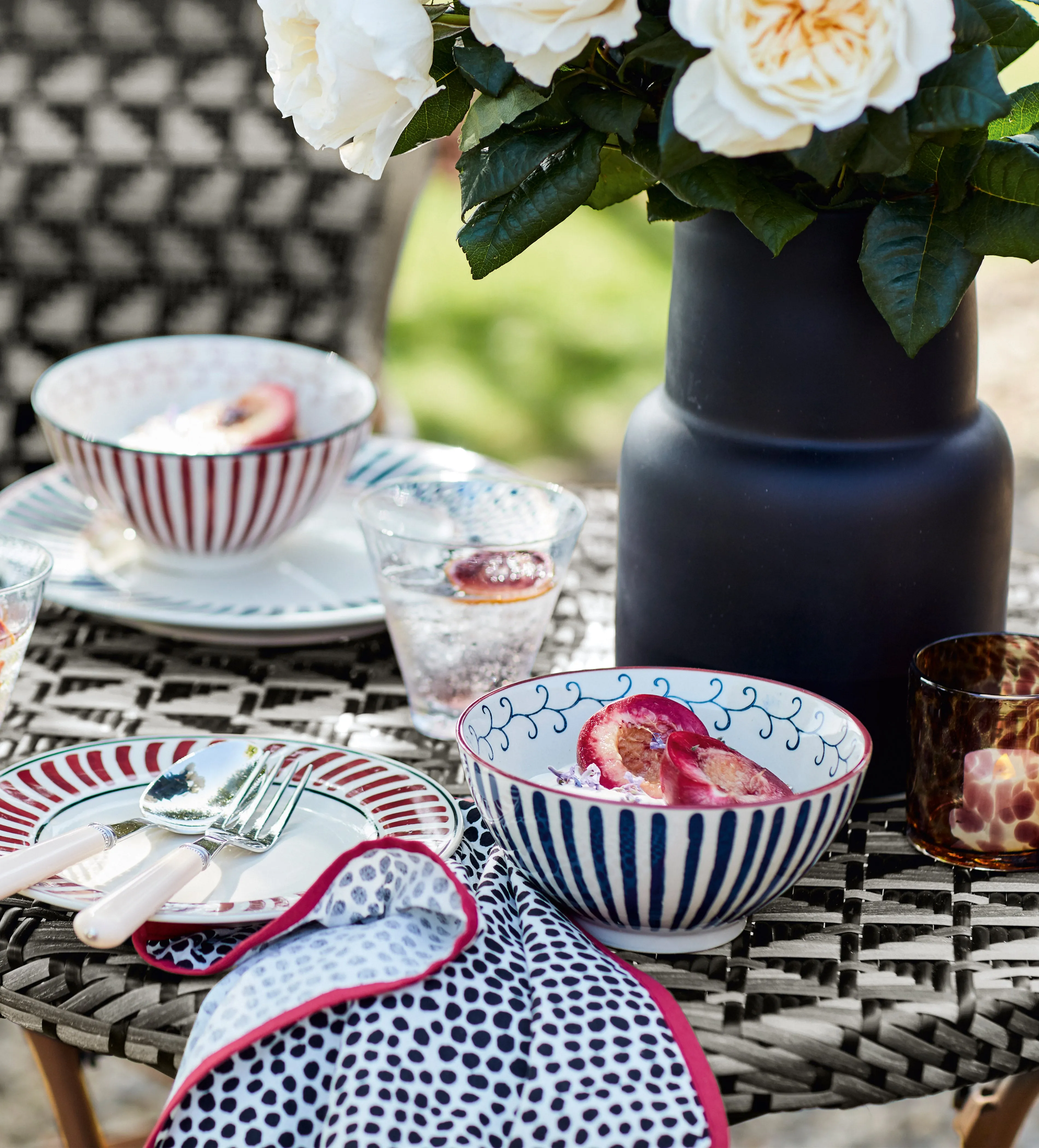 4-Piece Bowl Set with Vine Design - Indigo
