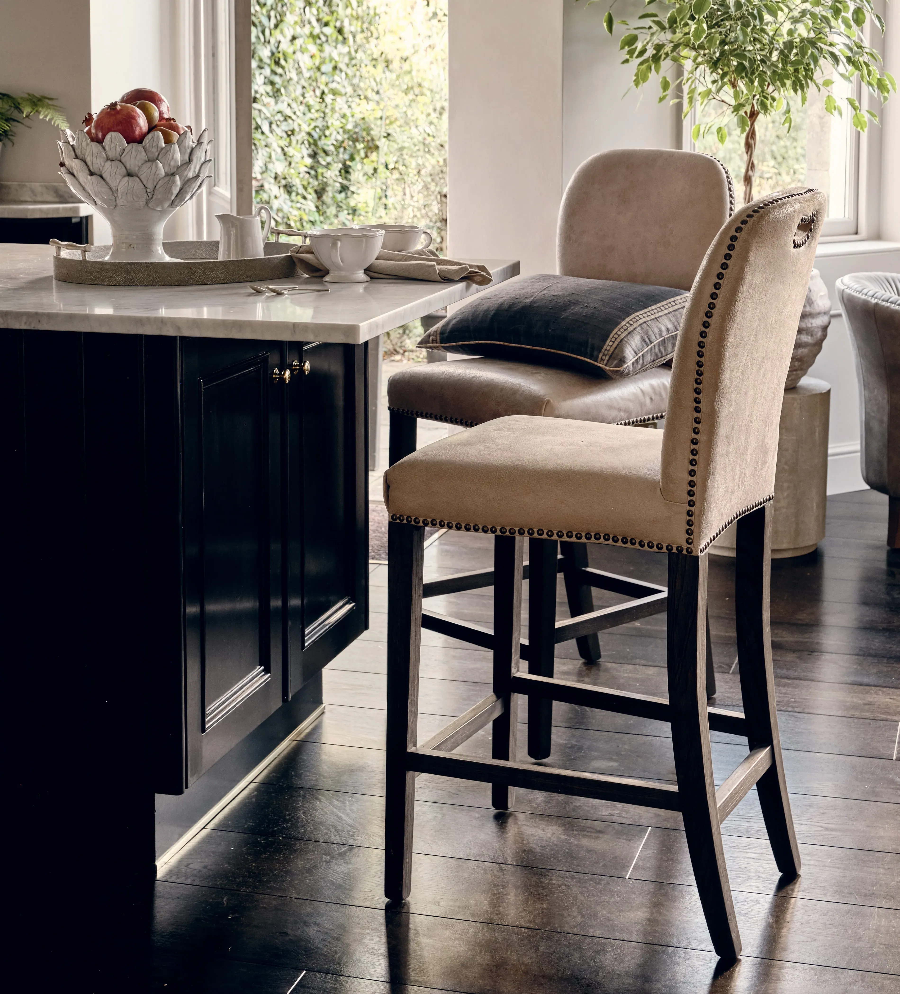 Bar Stool with Footrest - China Clay, Leather