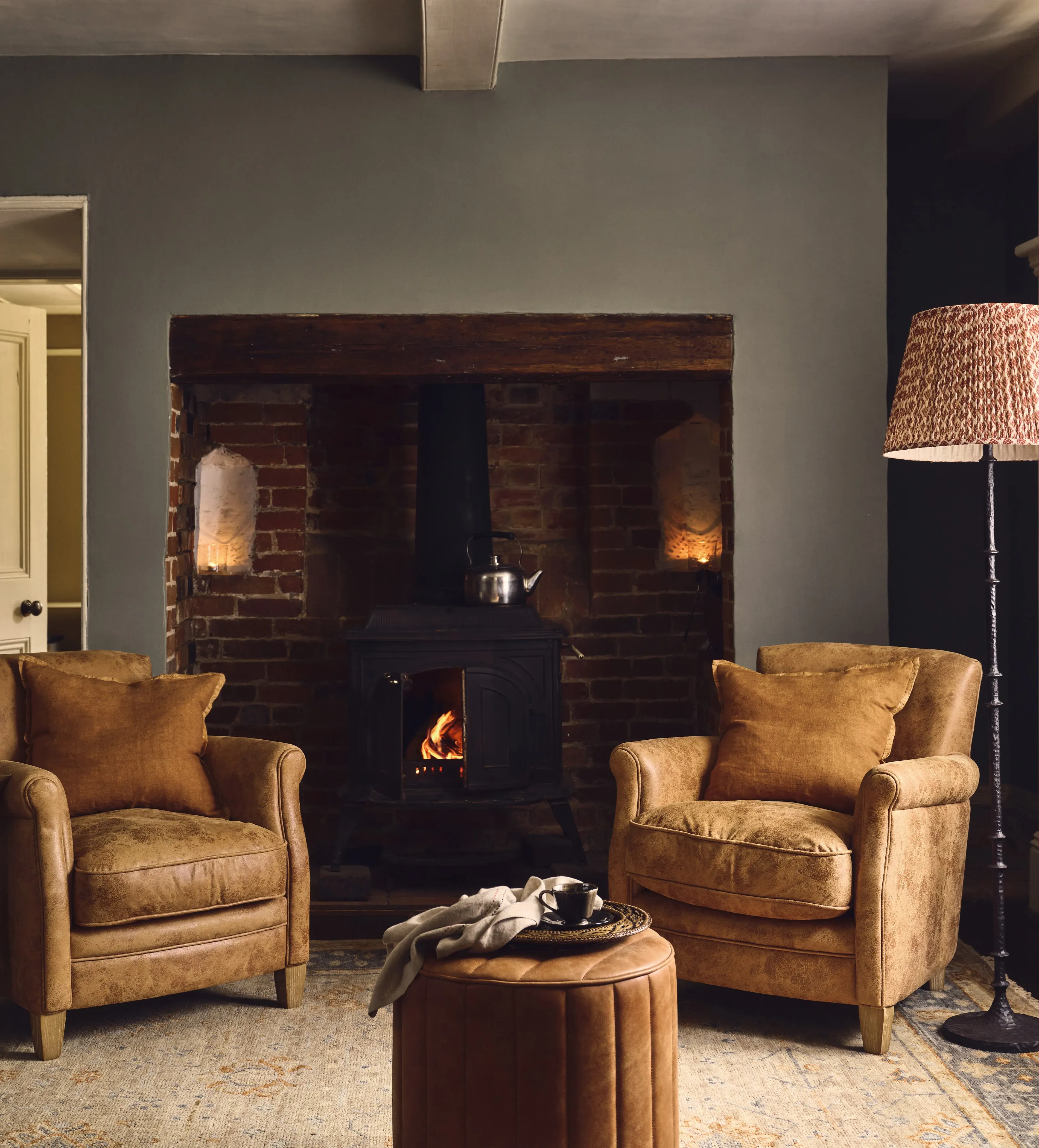 Club Armchair with Studs - Tobacco, Leather