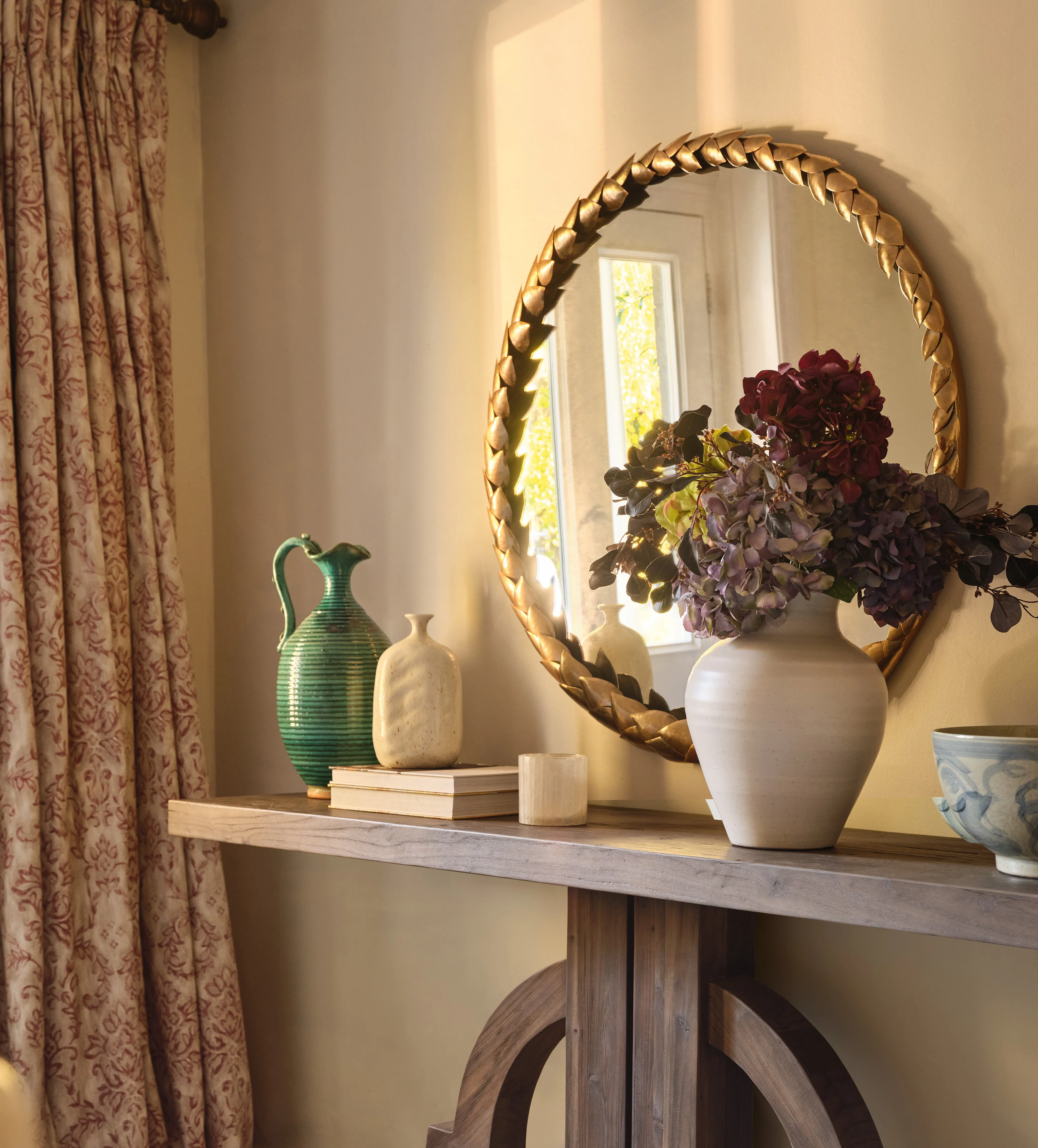 Daphne Wall Mirror - Gold, Iron