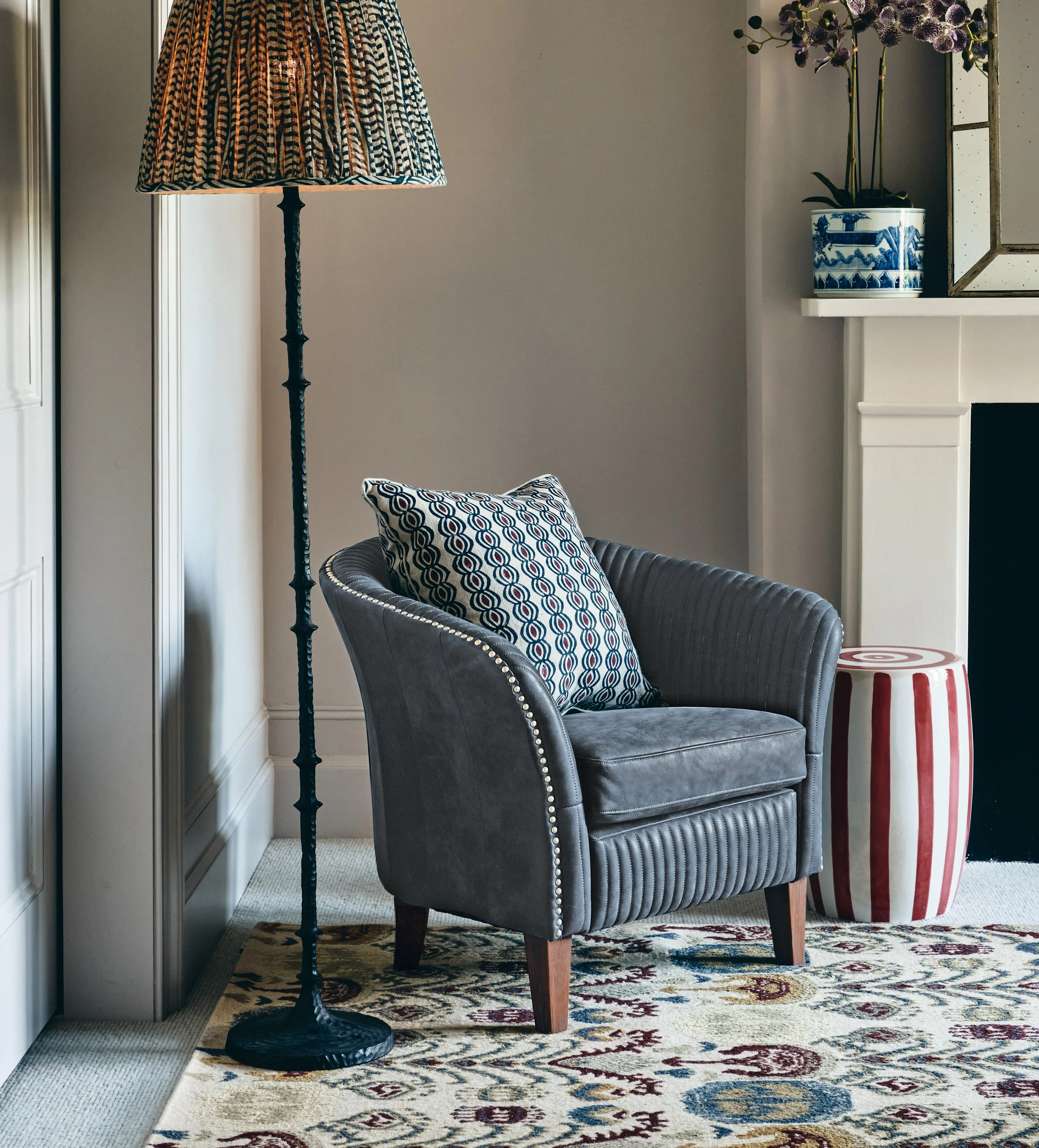 Floor Lamp with Victorian Design - Bronze