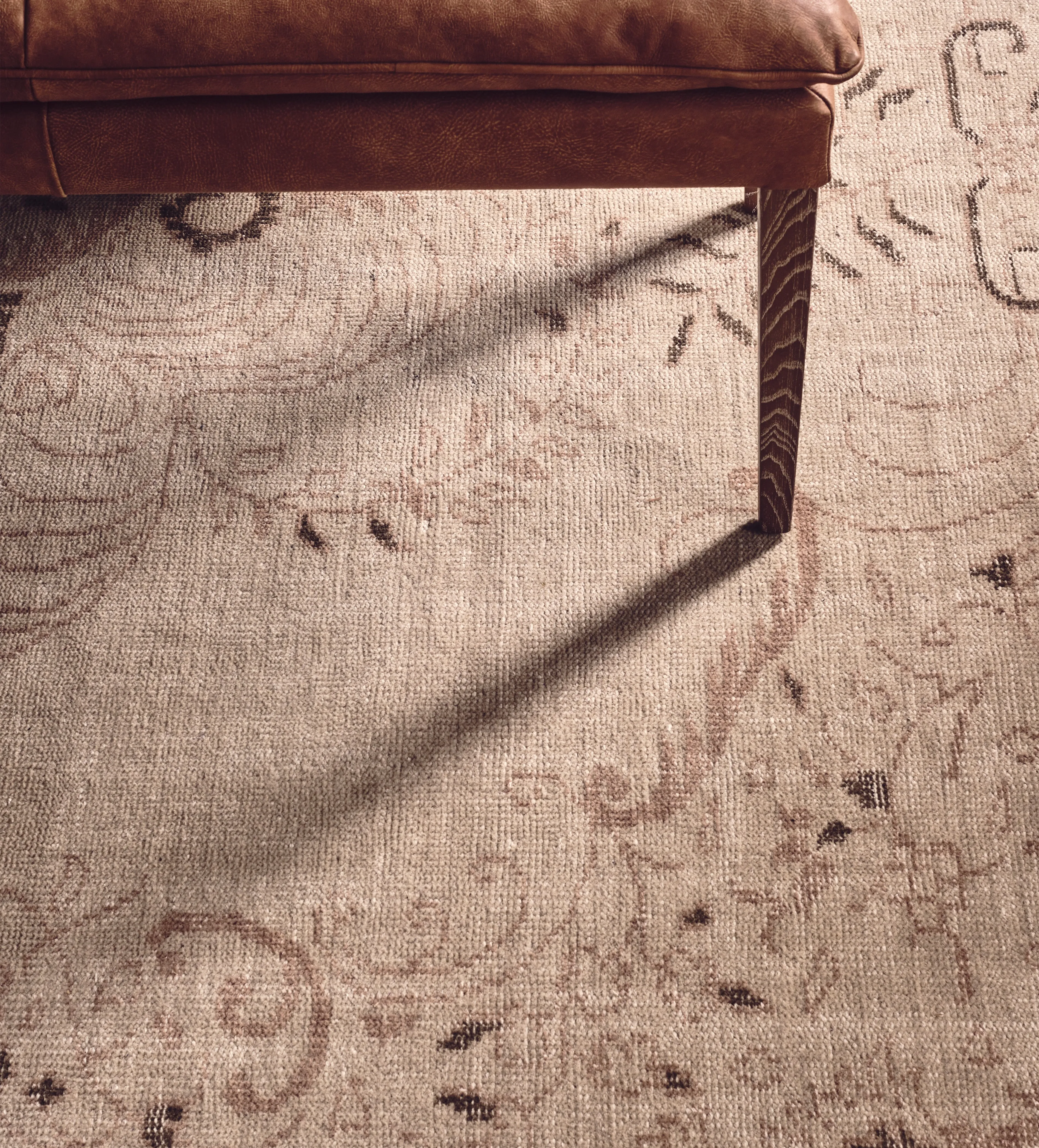 Hand-Knotted Rug with Floral Pattern - Rose, Wool