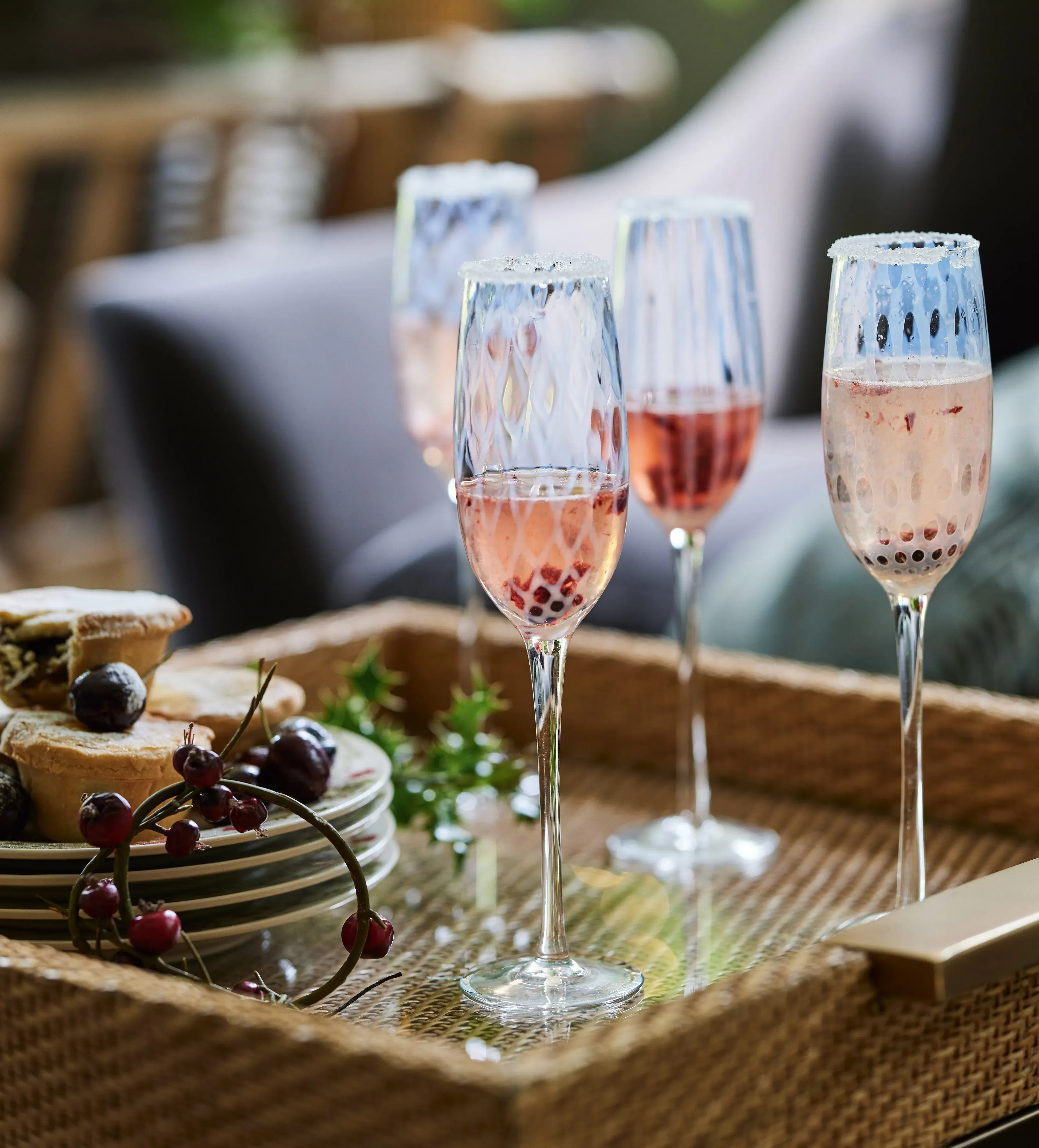 Set of 6 Champagne Flutes - White, Mouth-Blown Glass