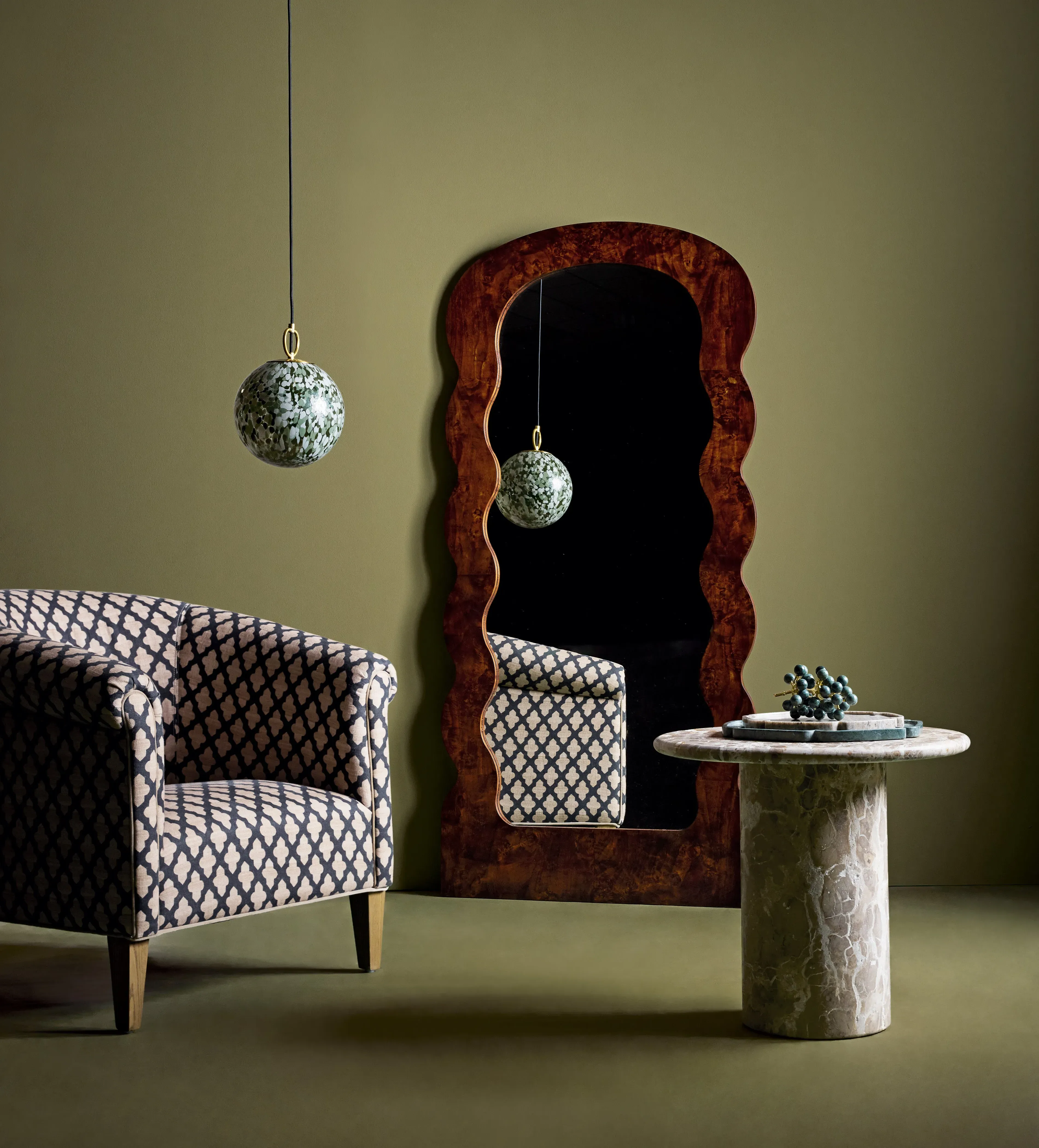 Standing Mirror with Wavy Edge - Warm Burl Wood