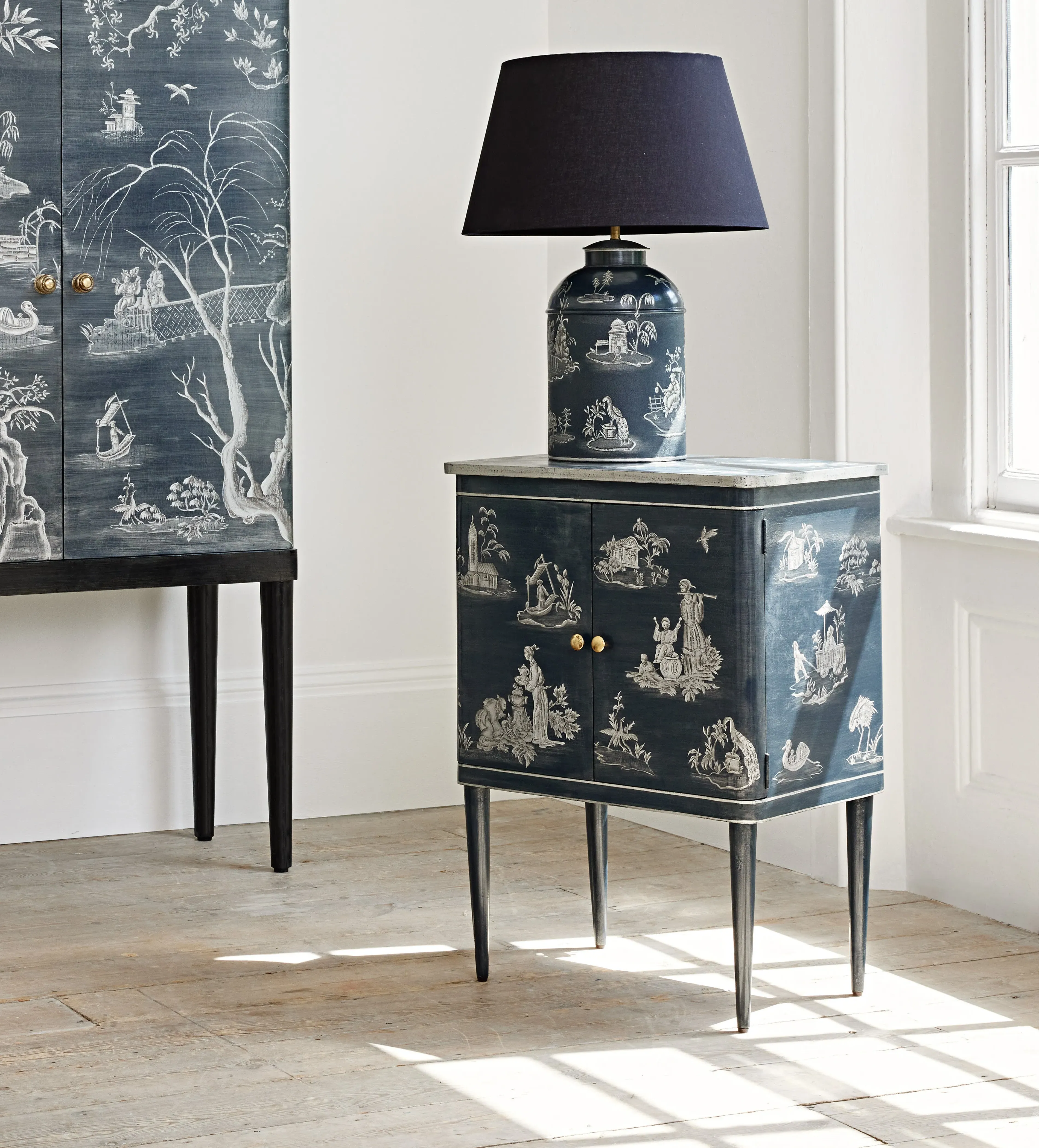 Storage Cabinet with Chinoiserie Design - Petrol