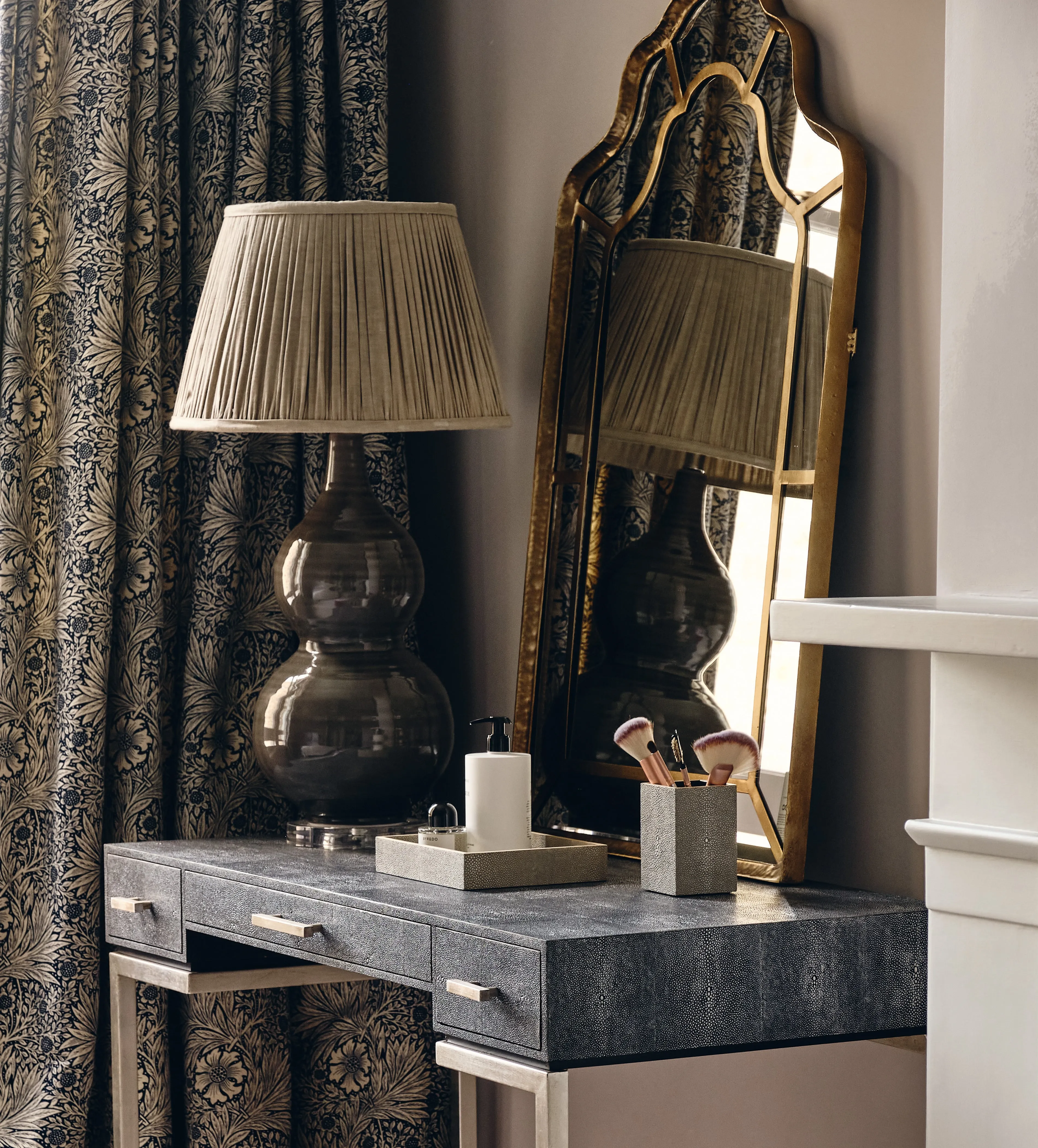 Wall Mirror with Classical Frame - Antique Gold
