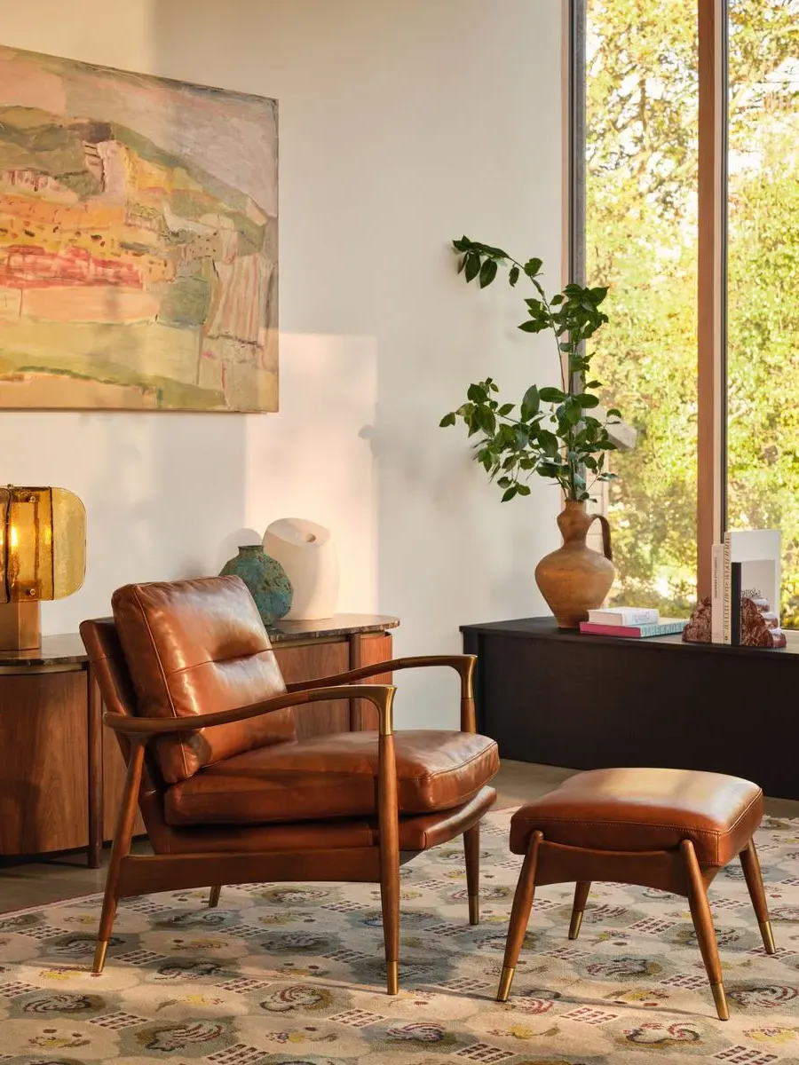 Armchair with Brass Details - Chestnut, Leather image