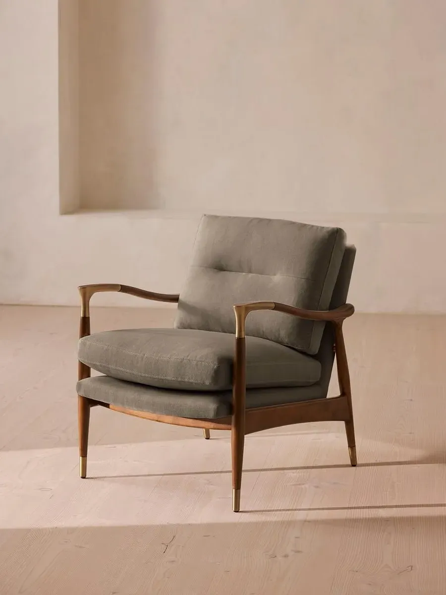 Armchair with Brass Details - Mushroom, Linen