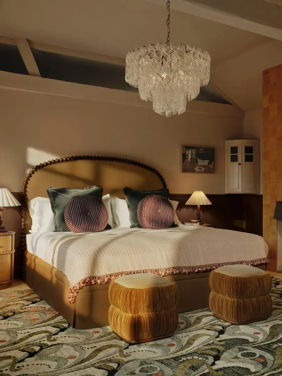 King Bed with Curved Headboard - Ochre, Linen