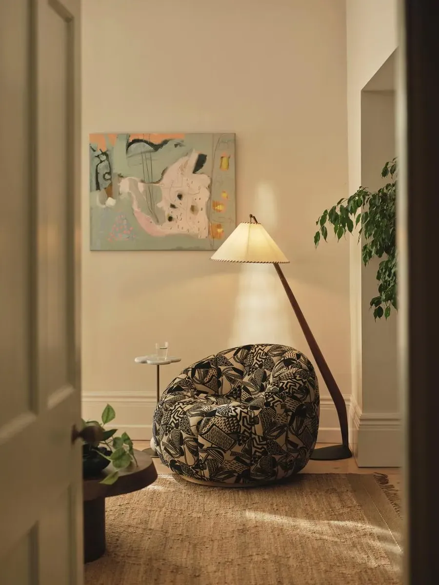 Rounded Armchair with Brass Base - Jacquard image