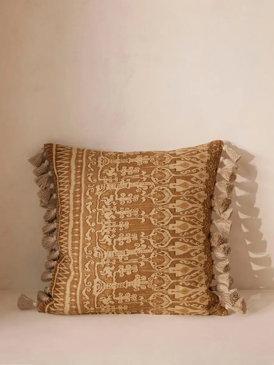 Square Cushion with Tassels - Linen image